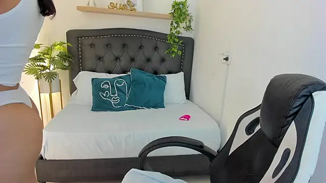 zoe danae  online show from February 22, 12:19 pm