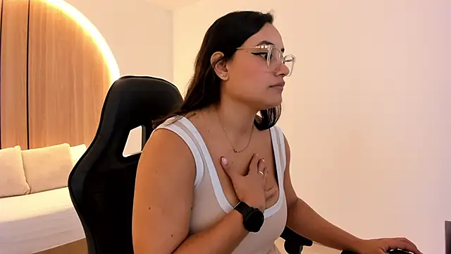 zoe danae  online show from September 30, 12:10 pm