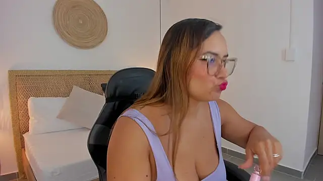 Snapshot of zoe_danae_ chatting on July 15, 12:21 pm zoe danae online show from July 15, 12:21 pm