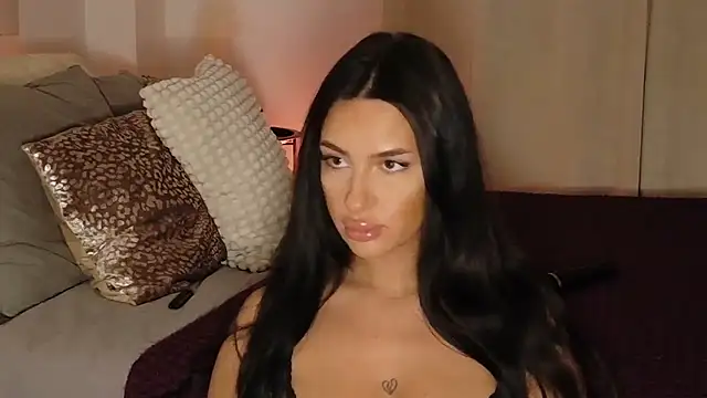 Snapshot of LuanaDess chatting on February 23, 12:09 am LuanaDess online show from February 23, 12:09 am