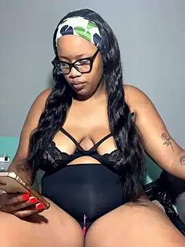 Snapshot of MimiCurves chatting on January 13, 7:13 am MimiCurves online show from January 13, 7:13 am