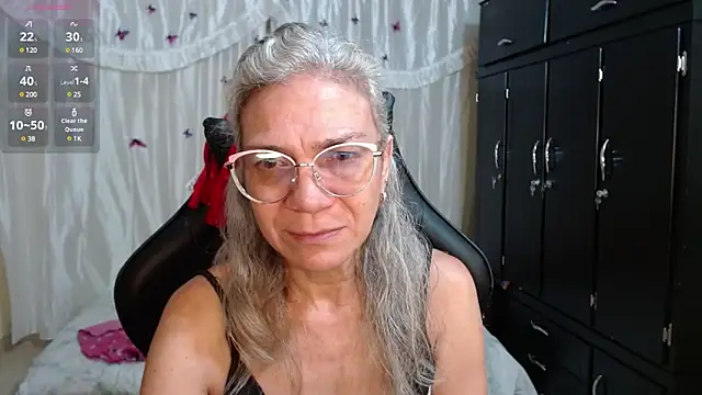 Snapshot of Giorgia_xue53 chatting on March 1, 3:32 am Giorgia xue53 online show from March 1, 3:32 am