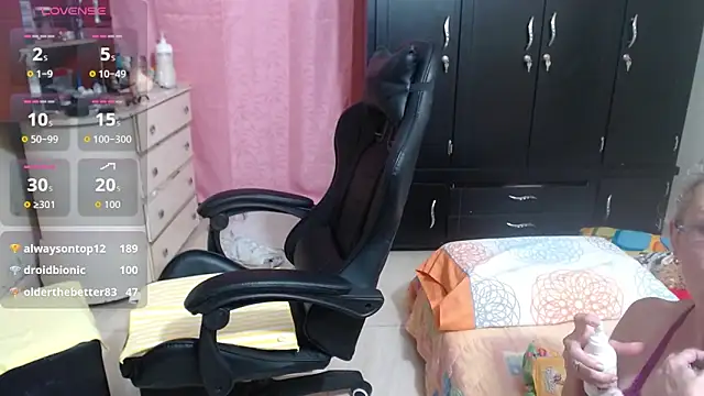 Snapshot of Giorgia_xue53 chatting on October 1, 1:55 am Giorgia xue53 online show from October 1, 1:55 am