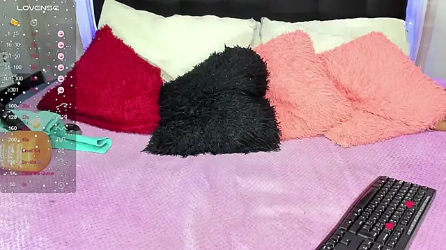 Snapshot of Hanna_horny_ chatting on February 6, 2:11 am Hanna horny online show from February 6, 2:11 am