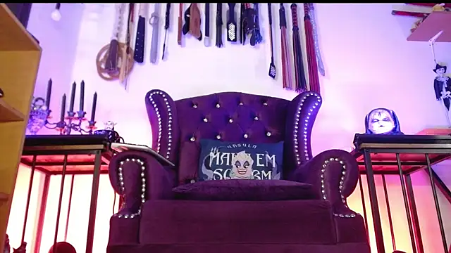 Snapshot of Mistress_Erza chatting on February 26, 1:41 pm Mistress Erza online show from February 26, 1:41 pm