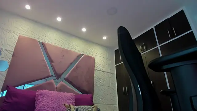 Charlotte Ice1 online show from February 26, 3:19 pm