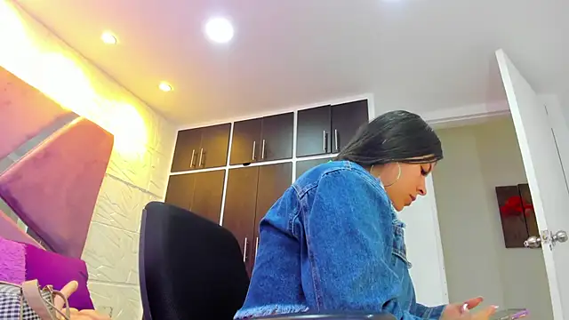 Charlotte Ice1 online show from March 12, 3:18 pm