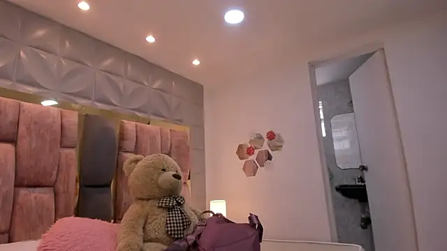 Charlotte Ice1 online show from March 21, 4:21 pm