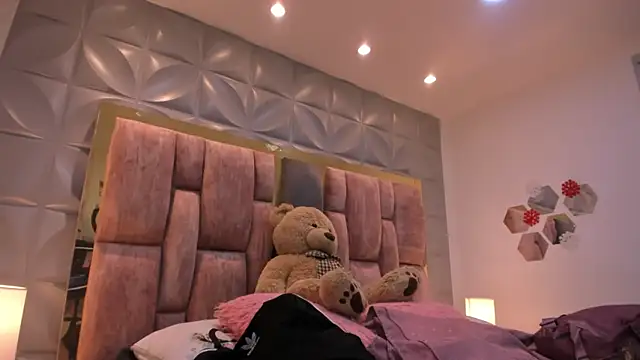 Charlotte Ice1 online show from April 9, 5:07 pm