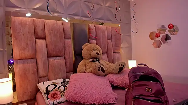Snapshot of Charlotte_Ice1 chatting on July 6, 4:09 pm Charlotte Ice1 online show from July 6, 4:09 pm