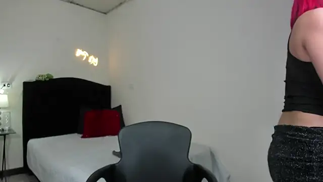 RedQueenMilf online show from March 7, 9:17 pm