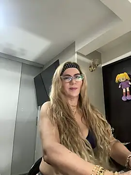 Snapshot of LARIANA_RIVERA23 chatting on December 24, 11:33 pm LARIANA RIVERA23 online show from December 24, 11:33 pm
