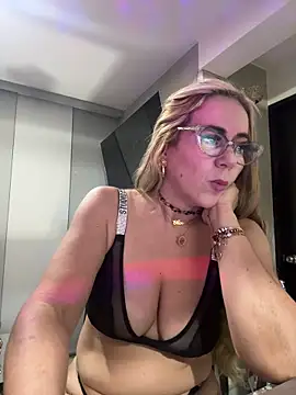Snapshot of LARIANA_RIVERA23 chatting on February 25, 11:22 pm LARIANA RIVERA23 online show from February 25, 11:22 pm