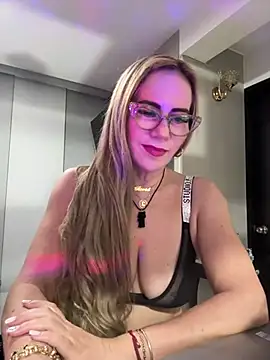 Snapshot of LARIANA_RIVERA23 chatting on March 9, 6:06 am LARIANA RIVERA23 online show from March 9, 6:06 am