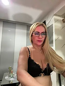 LARIANA RIVERA23 online show from February 15, 6:43 am