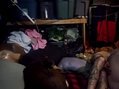 Snapshot of hungandtatted666 chatting on September 10, 11:43 am hungandtatted666 online show from September 10, 11:43 am