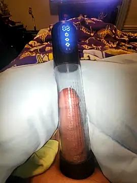 Snapshot of theclubist111 chatting on December 16, 4:17 am theclubist111 online show from December 16, 4:17 am