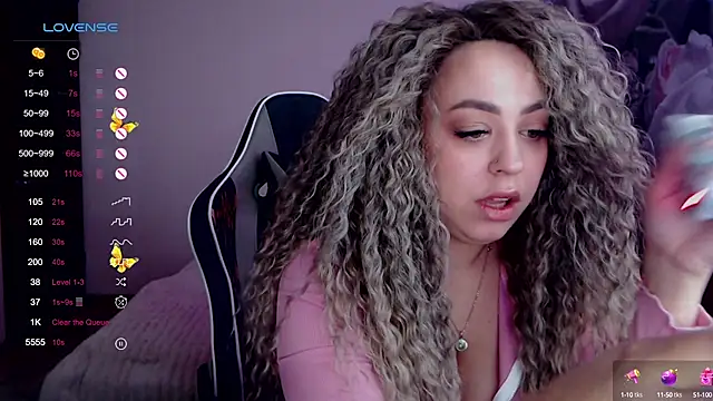  Just a queen 3 online show from December 14, 10:34 am