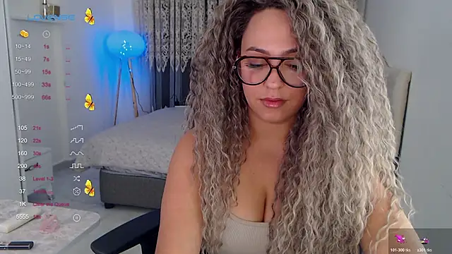  Just a queen 3 online show from November 1, 11:34 am