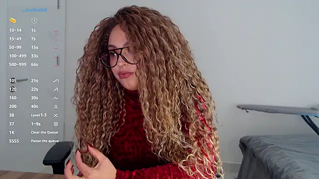  Just a queen 3 online show from March 5, 2:46 pm