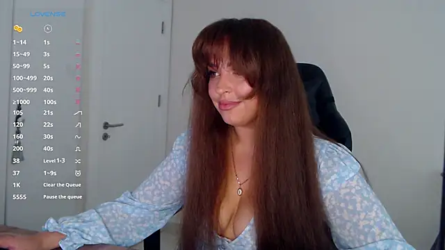  Just a queen 3 online show from April 14, 6:03 pm