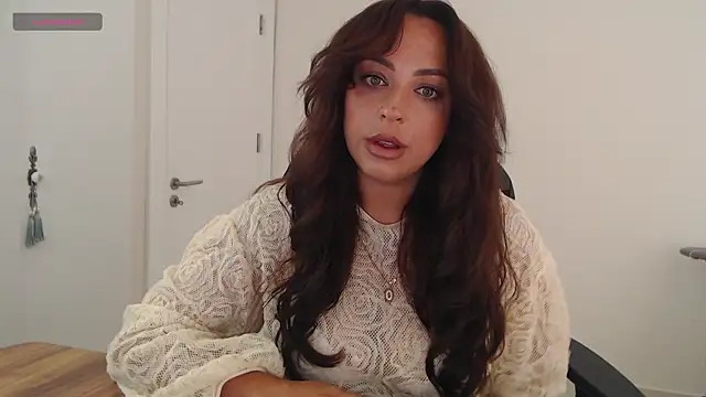  Just a queen 3 online show from June 29, 9:04 am