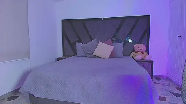 Snapshot of CandyMeyerss_ chatting on March 8, 2:34 am CandyMeyerss online show from March 8, 2:34 am