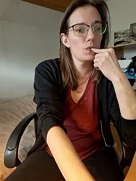 Snapshot of SpiceLea chatting on February 23, 1:21 pm SpiceLea online show from February 23, 1:21 pm