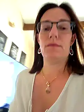 SpiceLea online show from April 14, 7:47 am