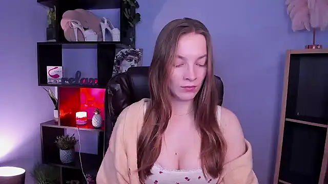 Snapshot of kenzie_x chatting on December 19, 7:29 am kenzie x online show from December 19, 7:29 am