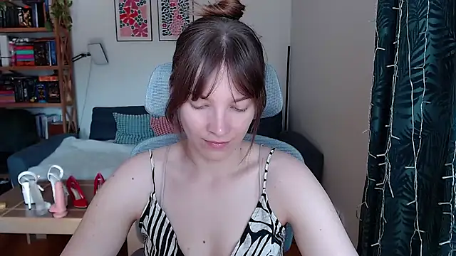 Snapshot of kenzie_x chatting on June 25, 6:40 am kenzie x online show from June 25, 6:40 am