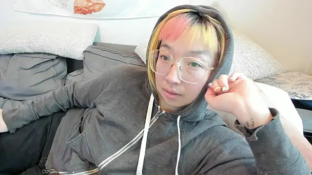 luxgray online show from December 9, 6:14 pm