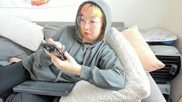 luxgray online show from December 19, 5:50 pm