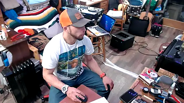 tongueispowerr6d9 online show from February 11, 2:46 am