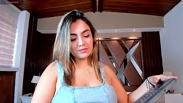 IsabellaaJoness online show from April 14, 11:27 am