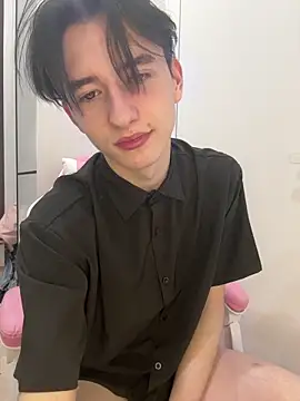 Snapshot of AmondCor chatting on December 5, 2:44 pm AmondCor online show from December 5, 2:44 pm