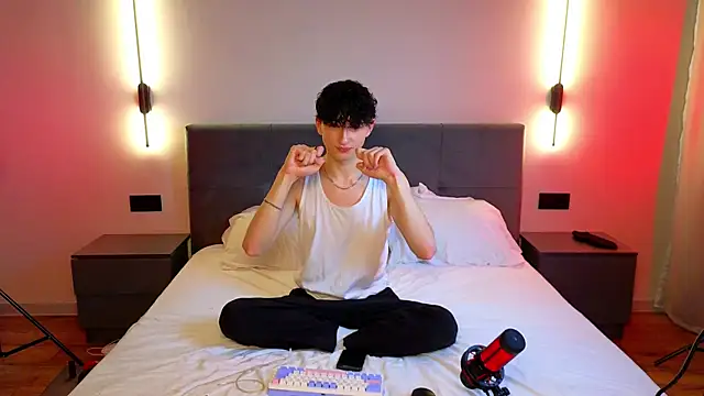 Snapshot of AmondCor chatting on September 24, 1:14 pm AmondCor online show from September 24, 1:14 pm