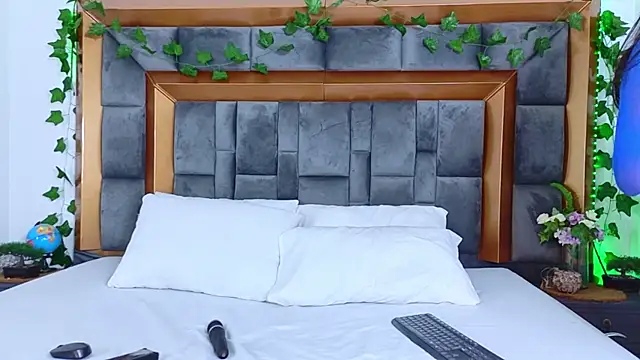 CoralHarrinson online show from July 21, 8:33 pm