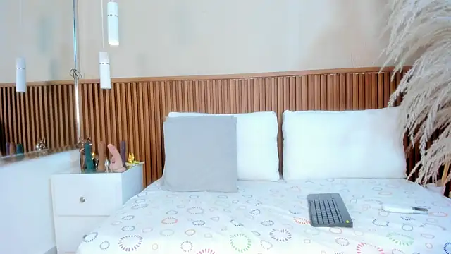 emmy lander online show from November 8, 8:29 pm