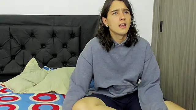 alex connorr online show from January 3, 8:32 pm