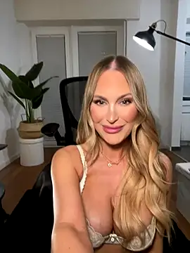 Snapshot of Lena_Blom chatting on October 3, 7:44 pm Lena Blom online show from October 3, 7:44 pm