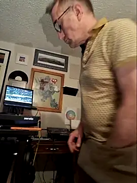 Snapshot of bibananaman chatting on June 20, 1:52 am bibananaman online show from June 20, 1:52 am