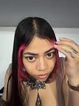 Snapshot of aliensexy chatting on June 9, 12:55 am aliensexy online show from June 9, 12:55 am