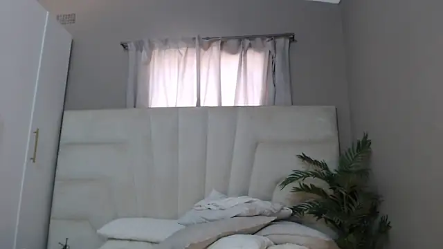 naughtyblackdolie online show from February 7, 3:19 pm