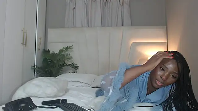 naughtyblackdolie online show from October 24, 10:17 pm