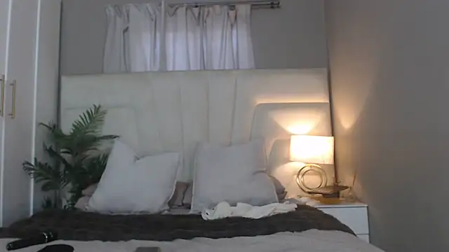 Snapshot of naughtyblackdolie chatting on June 26, 12:31 pm naughtyblackdolie online show from June 26, 12:31 pm