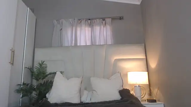 Snapshot of naughtyblackdolie chatting on July 3, 9:37 am naughtyblackdolie online show from July 3, 9:37 am