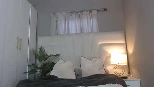 Snapshot of naughtyblackdolie chatting on July 28, 12:48 pm naughtyblackdolie online show from July 28, 12:48 pm