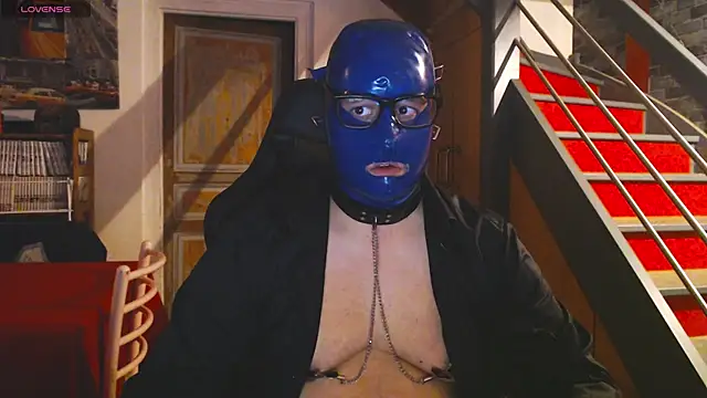 punky233 online show from December 18, 4:35 pm