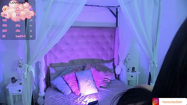 Hanna  Becker  online show from February 3, 8:47 pm